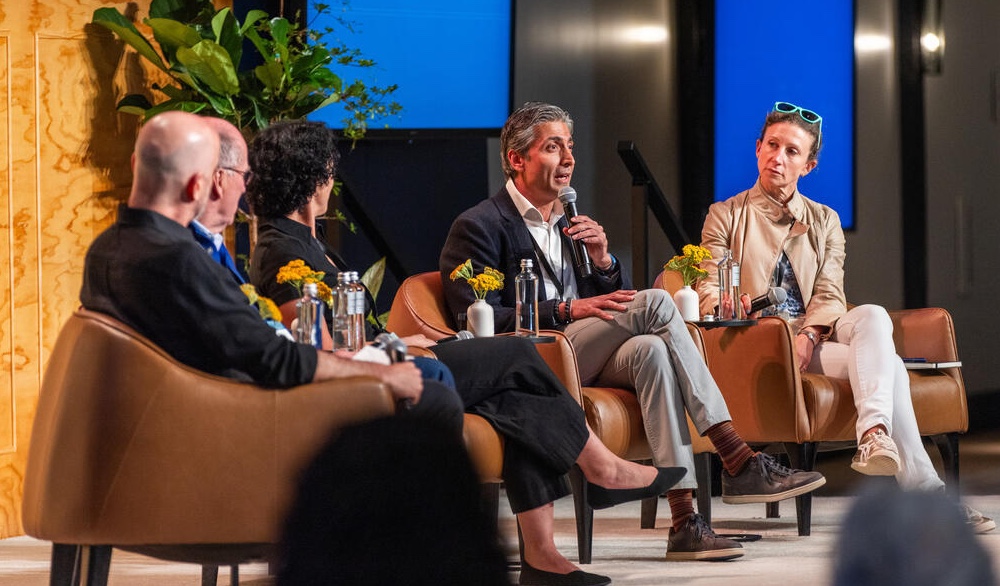 A group of Giving Pledge Pledgers speaking at an event in a panel. 